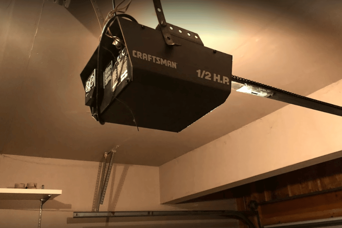 Image of Apparatus that lifts the garage door